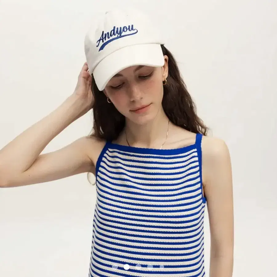 앤유 볼캡 화이트