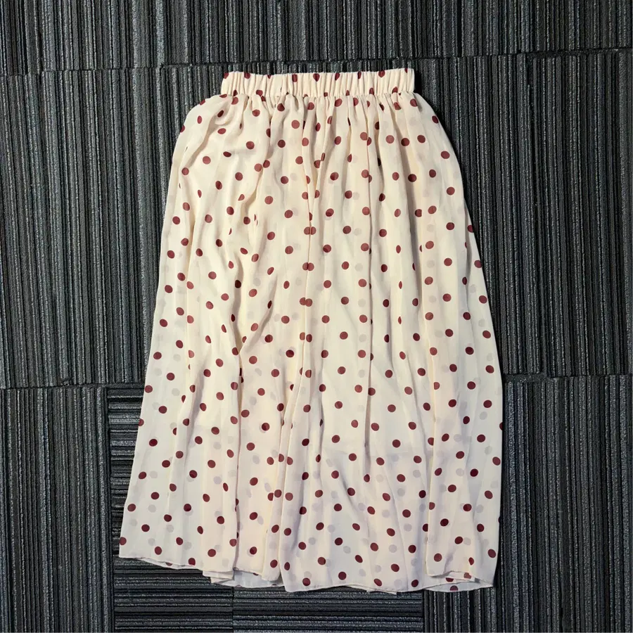 아이보리 레드 도트 롱 플레어 스커트