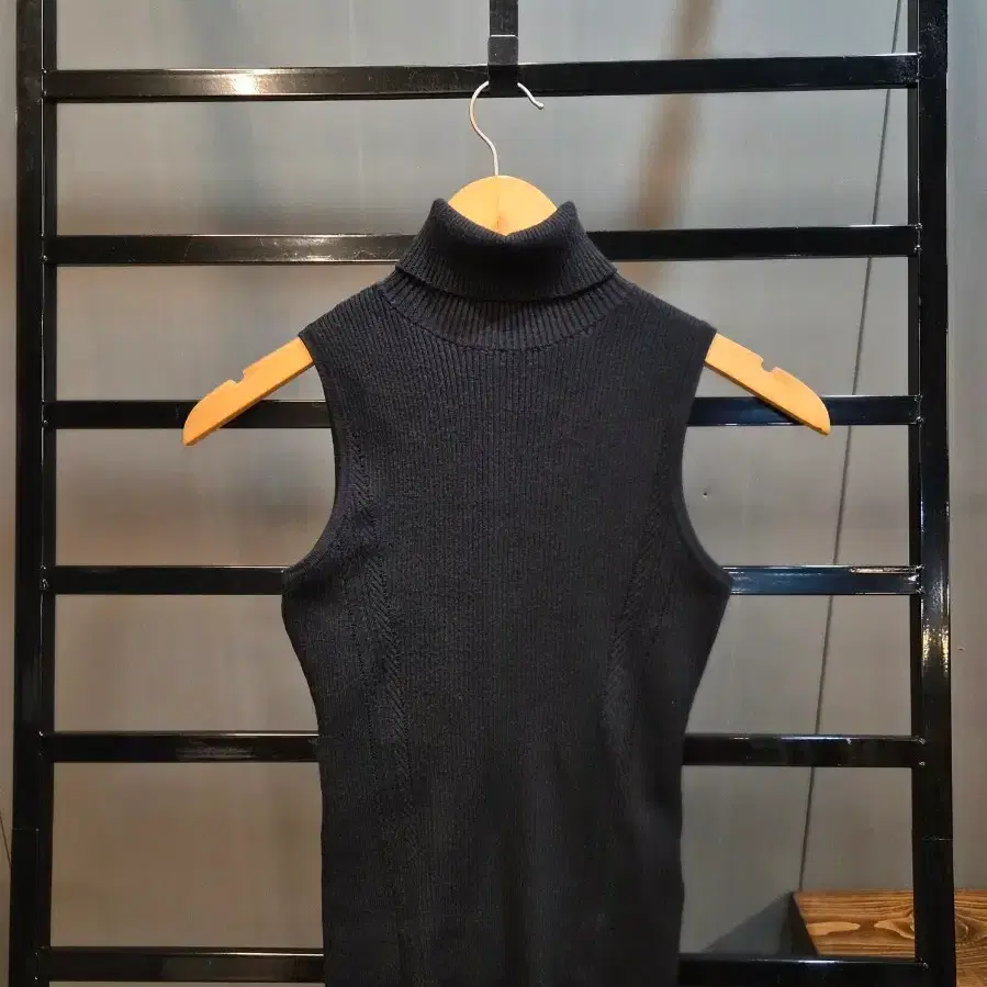 [XS] 마르시아노 게스 MARCIANO GUESS 캐시미어 혼방 민소매 터틀넥 니트 블랙 4.5