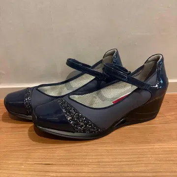 새상품급 컴포지션 스포츠 펌프스 발수 글리터 네이비 22.5cm