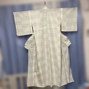 여름 기모노 명주 코몬 화이트 베이스 기하학 패턴 직조 무늬