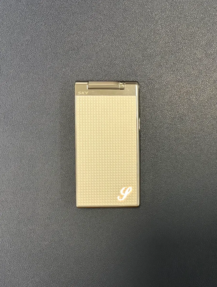 A급 스카이 듀퐁폴더폰 im-u700s 팝니다.
