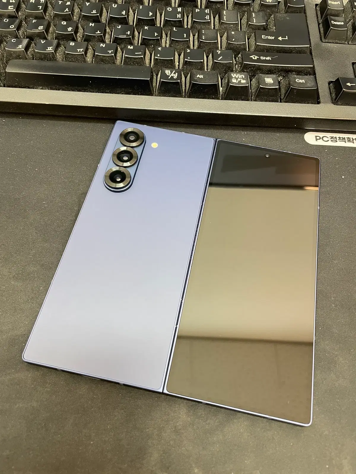 갤럭시Z폴드6 네이비 512GB 무잔상 상태좋은 중고87만팝니다