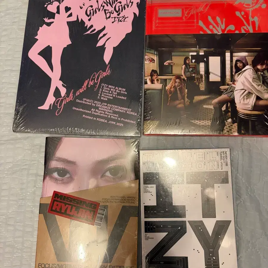있지 ITZY 미개봉 앨범 cd 4종 일괄 팔아요