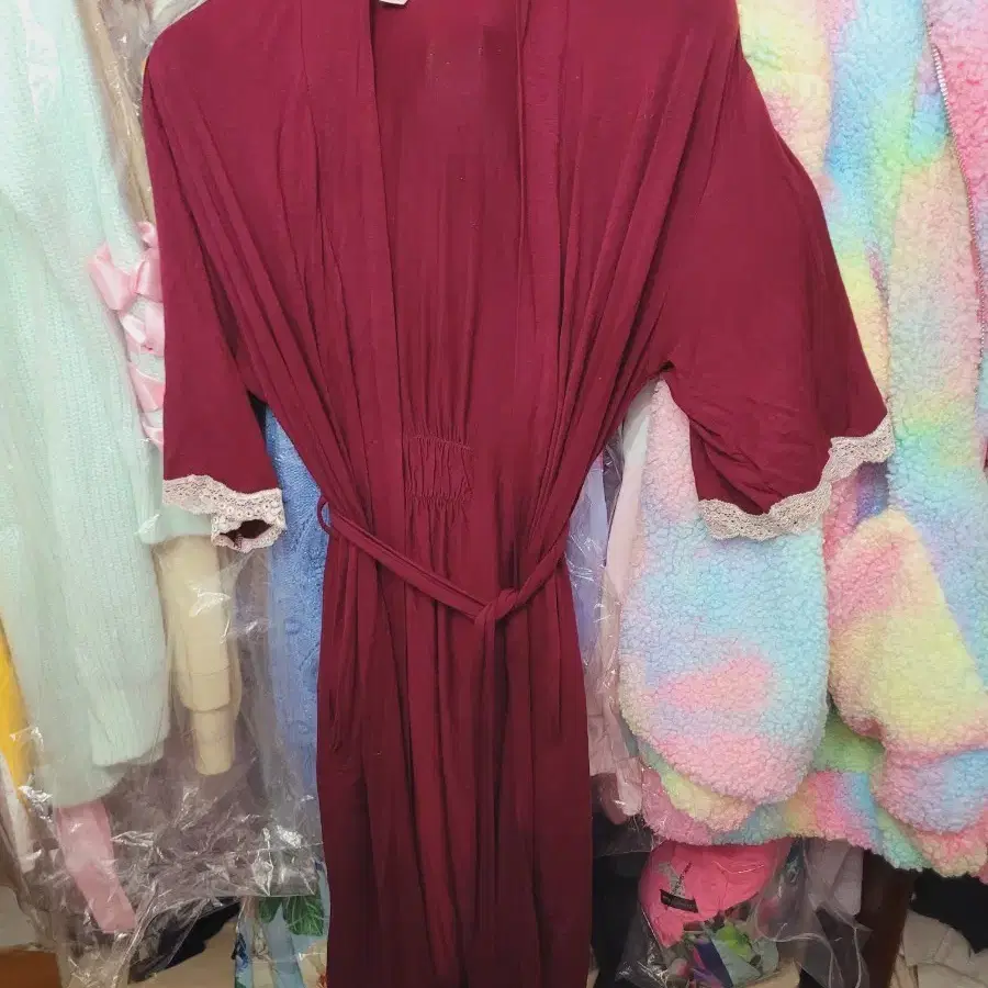 버건디 레이스 수입 레이스로브
