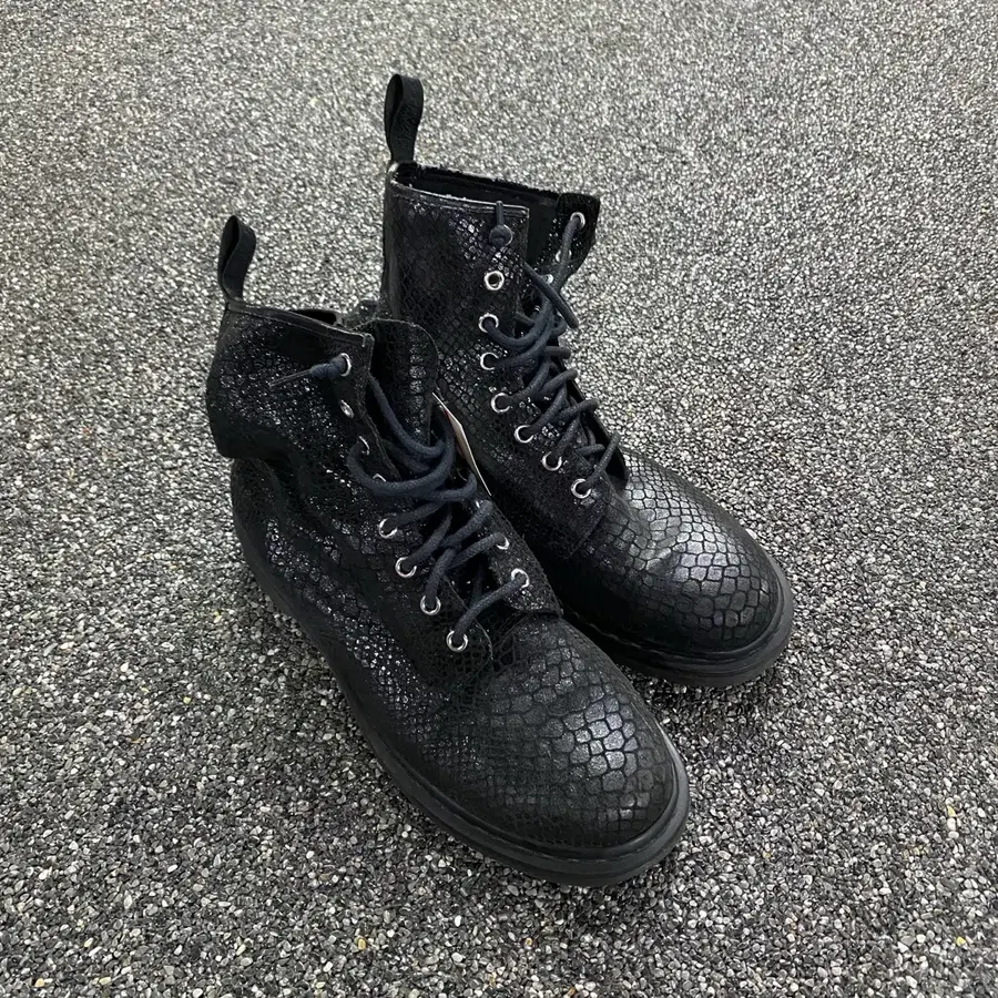 Dr. Martens 1460 Hi-Shine Snake 부츠 B5619