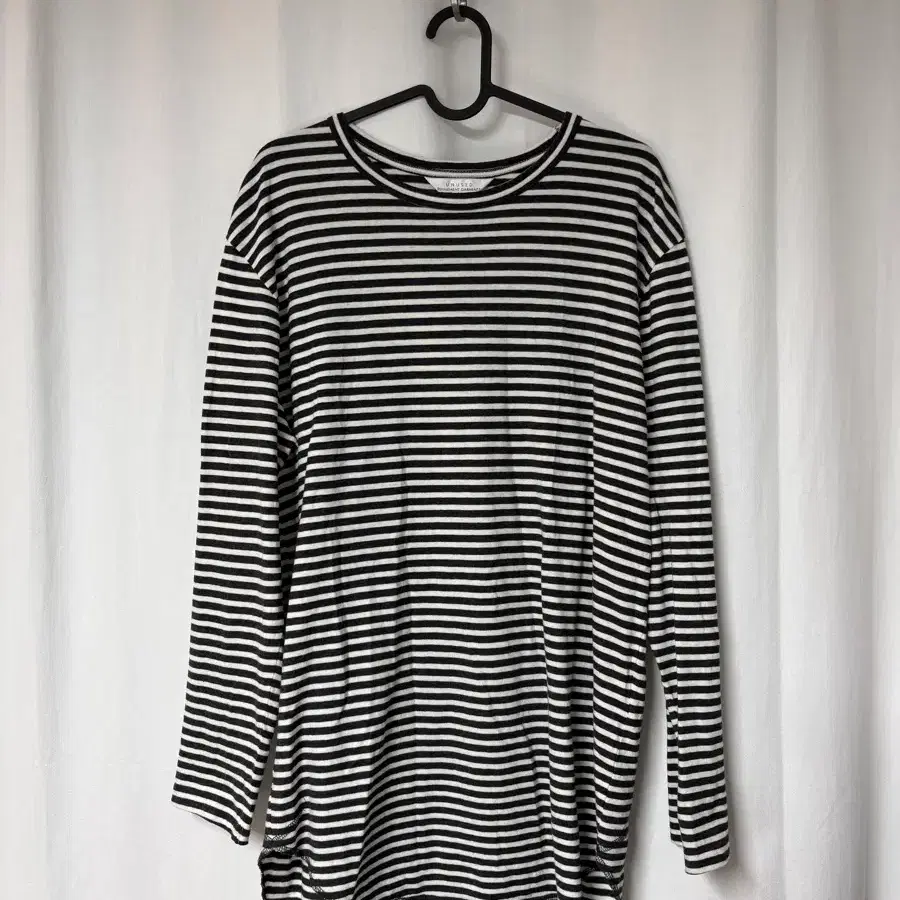 언유즈드 Curved Hem 스트라이프 티셔츠