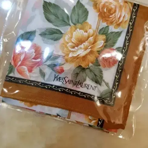 생로랑 손수건