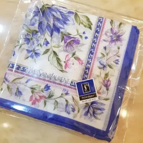입생로랑 스카프 쁘띠 스카프 꽃무늬