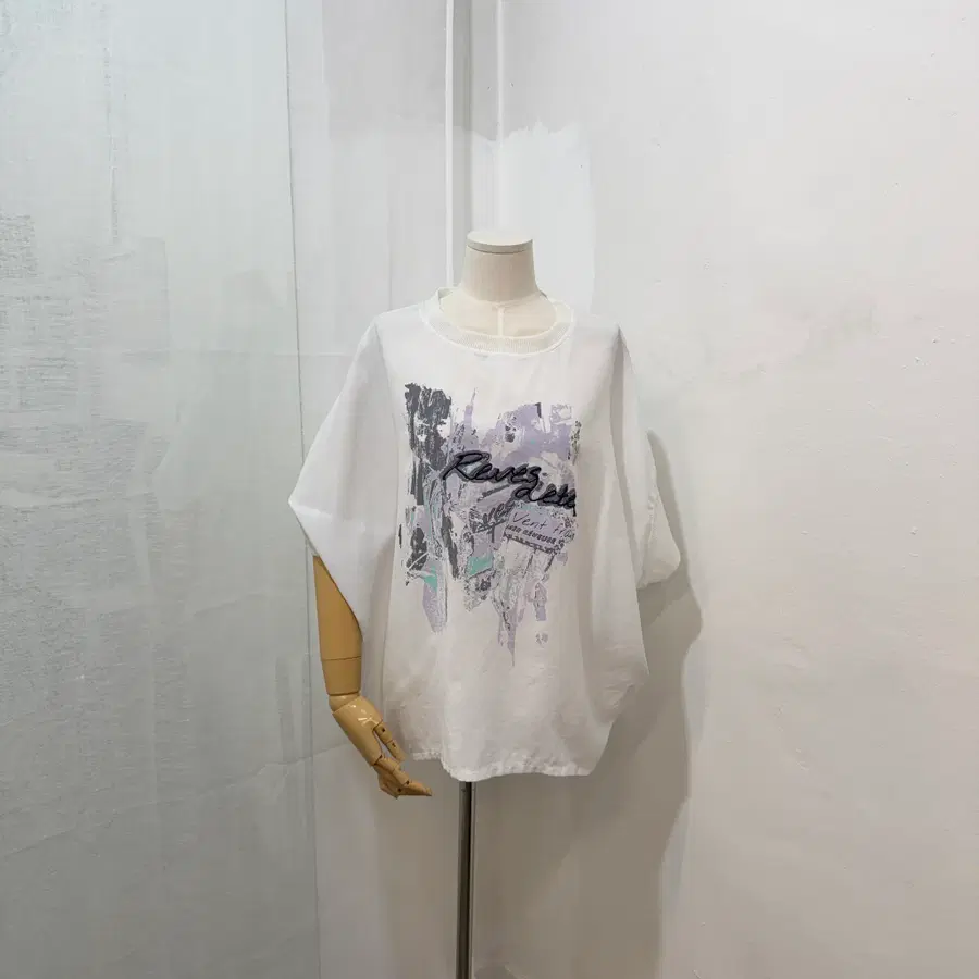 melbon 프린팅 오버핏 화이트반팔블라우스 반팔셔츠 5047