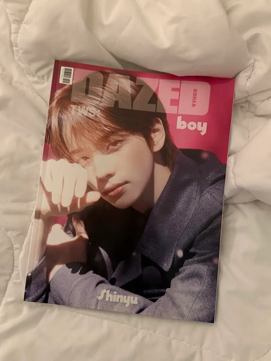 투어스 신유 2024 dazed 잡지 - 단독 표지