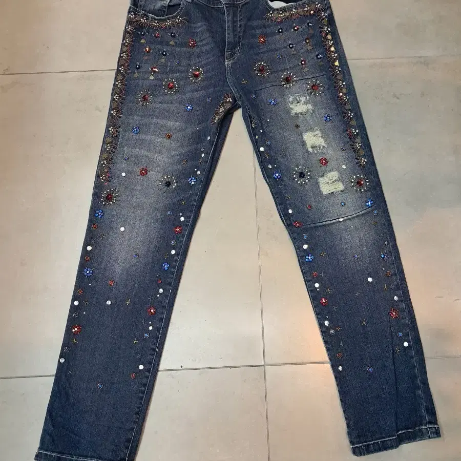 ESSENTIEL ANTWERP 비즈 장식 데님 팬츠