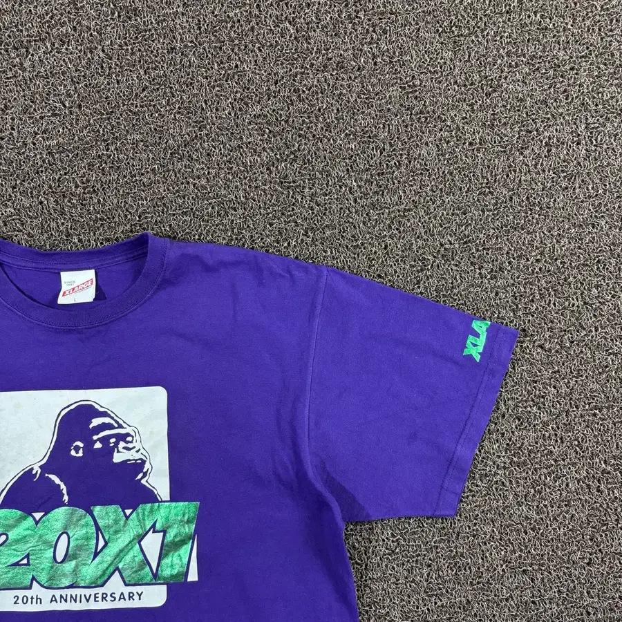 XLARGE 20주년 기념 고릴라 반팔 티셔츠 퍼플