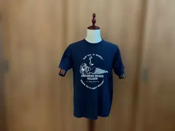 CROOKED CREEK SALOON 프린트 T셔츠 네이비