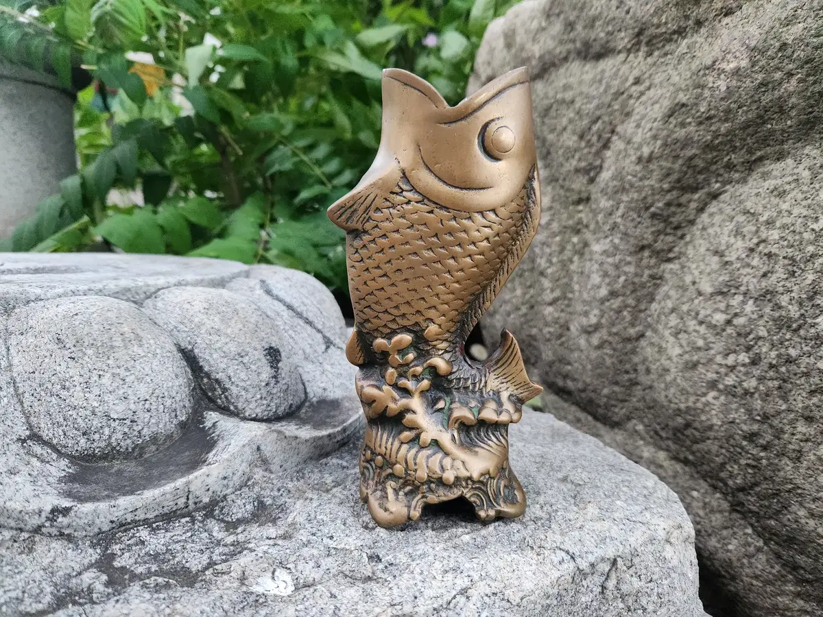 동브론즈 잉어필통