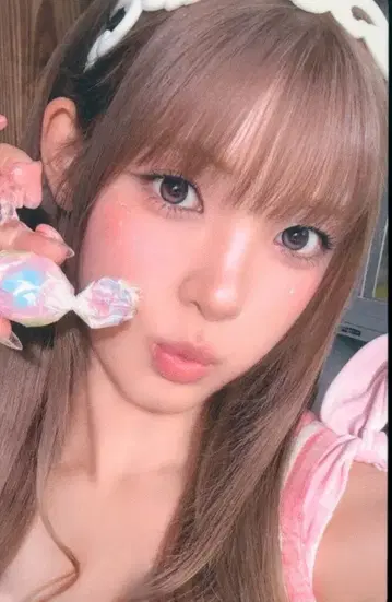 Hearts2Hearts HMV LD YUHA ICONIC HEART