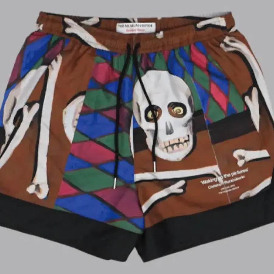 [L]더뮤지엄비지터 TMV UNC ARTWORK SHORTS 브라운