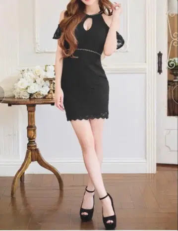 체인 장식 레이스 미니 드레스 블랙