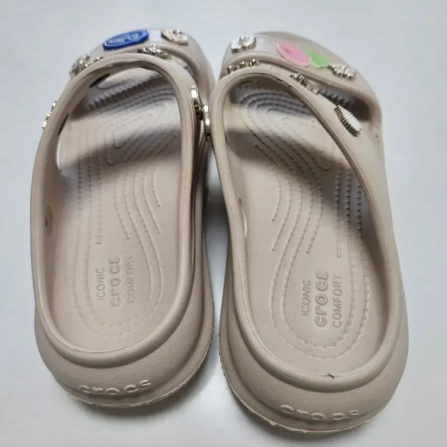 크록스 뮬 샌들 베이지색 큐빅 장식