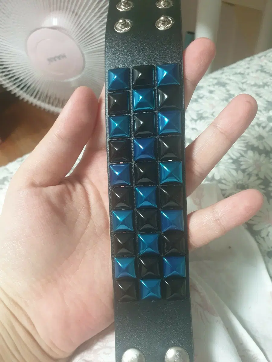 피라미드 팔찌 블루 블랙 이모,씬키드