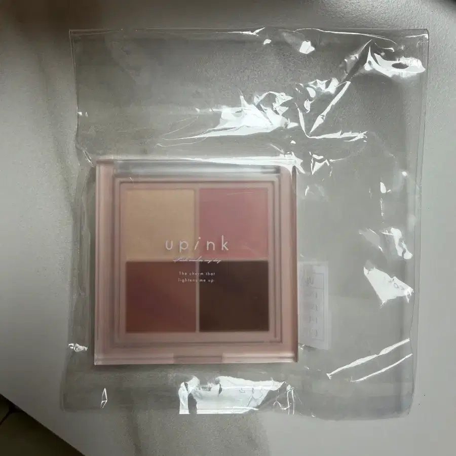유핑크 샤인 온 스테이지 아이 팔레트 03 피치 모먼트