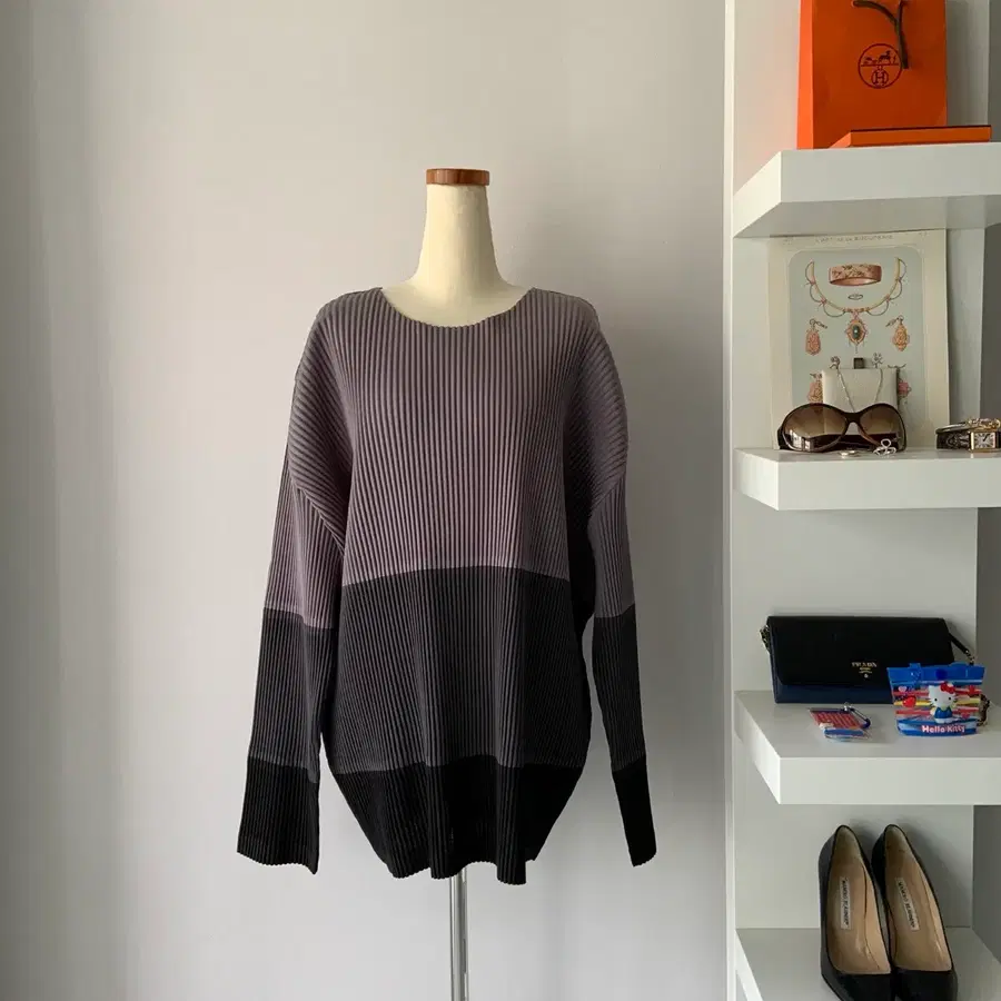 G플리츠(G Pleats) 투톤 배색 플리츠 상의