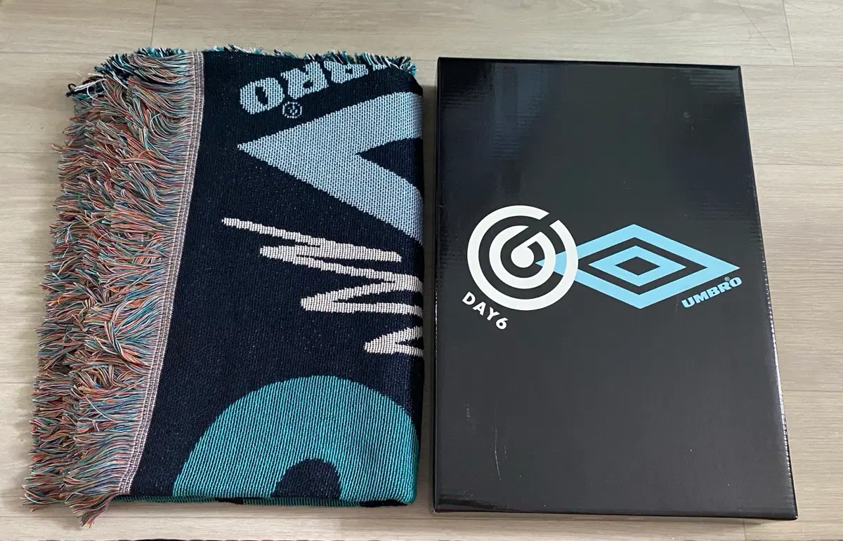 DAY6 X UMBRO 담요