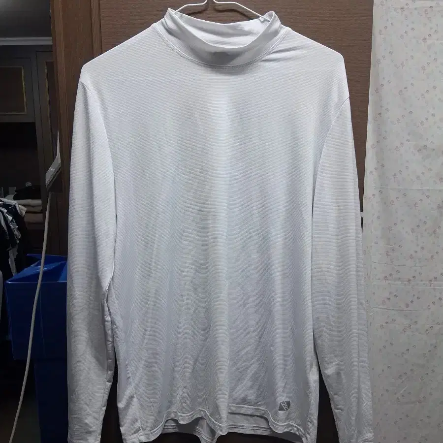 화이트냉감 목폴라 긴팔 티셔츠(100)