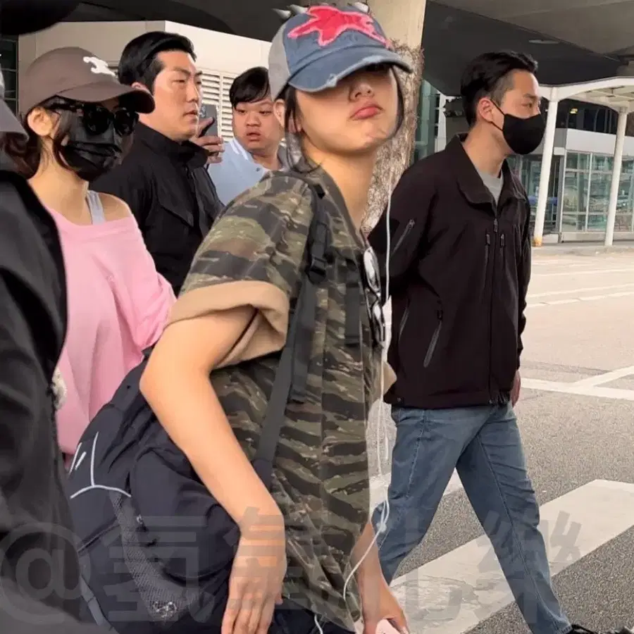 슈프림 포켓 타이거 카모 티셔츠 (24SS) m사이즈 뉴진스 민지 착용