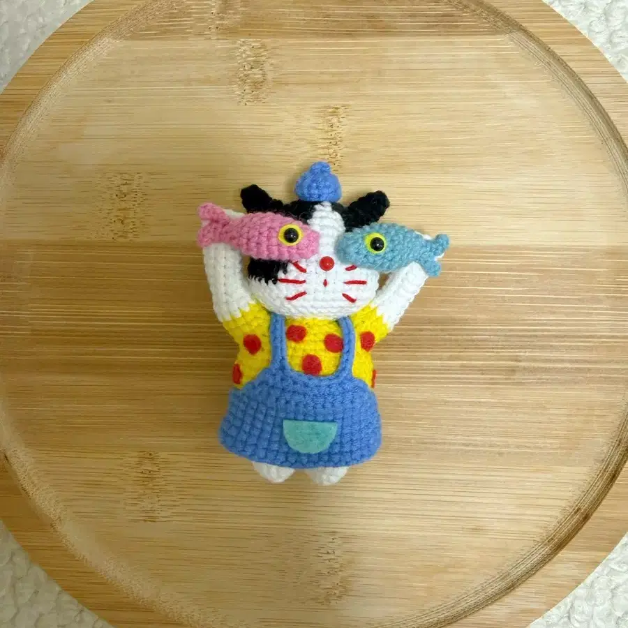 물고기로 눈을 가린 귀여운 고양이 핸드메이드 키링