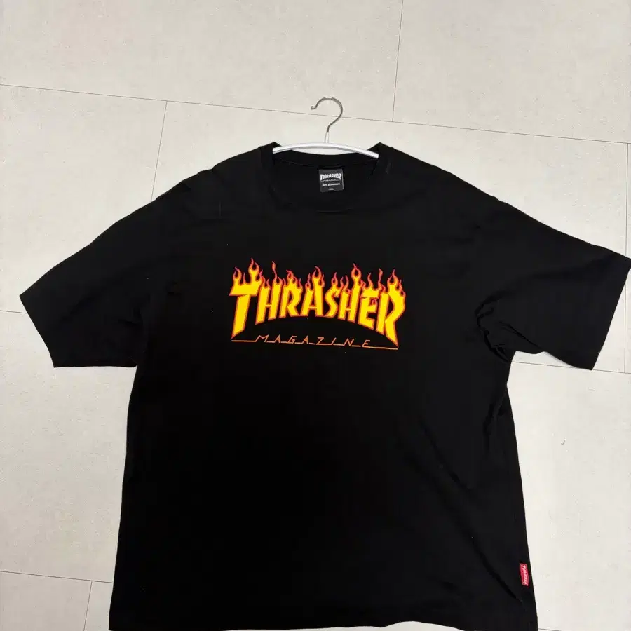 쓰레셔 불꽃 로고 티셔츠 xxl