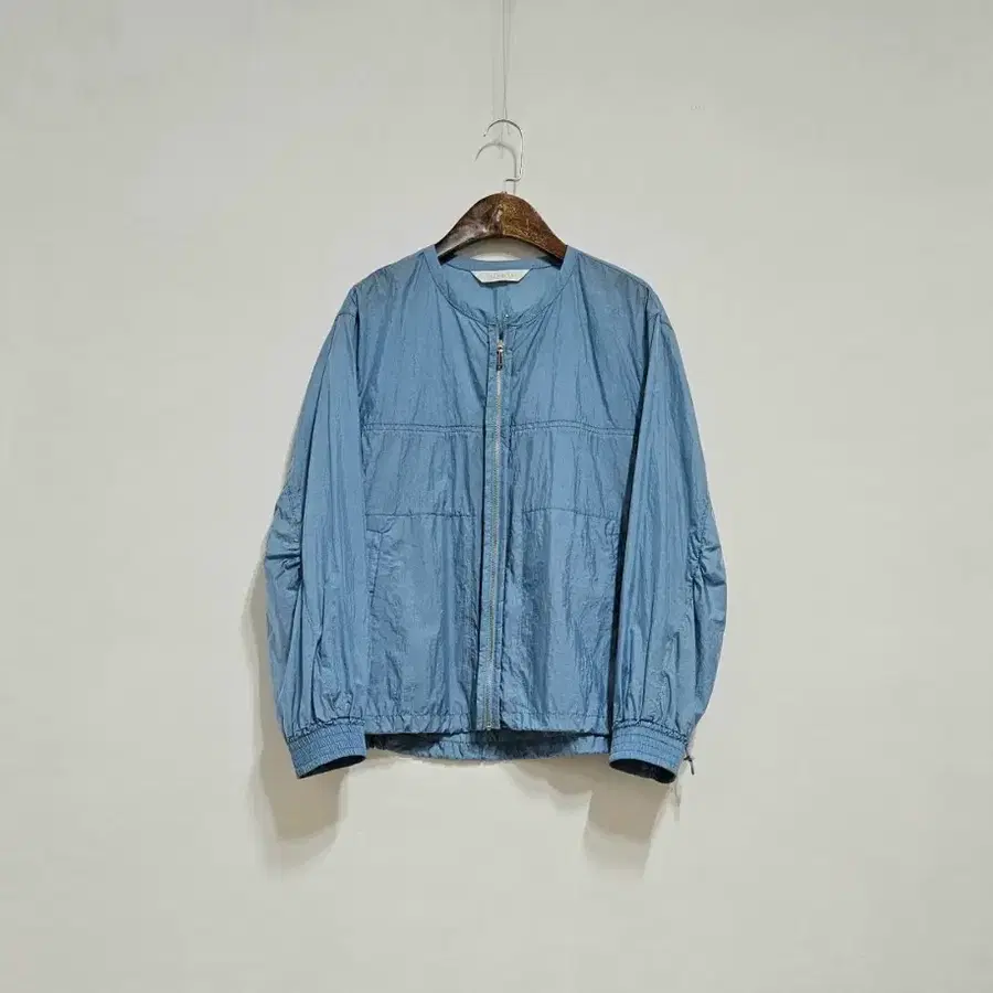 발렌시아 바람막이 점퍼