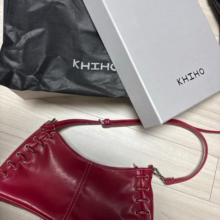 Khiho 아일렛 숄더백 버건디