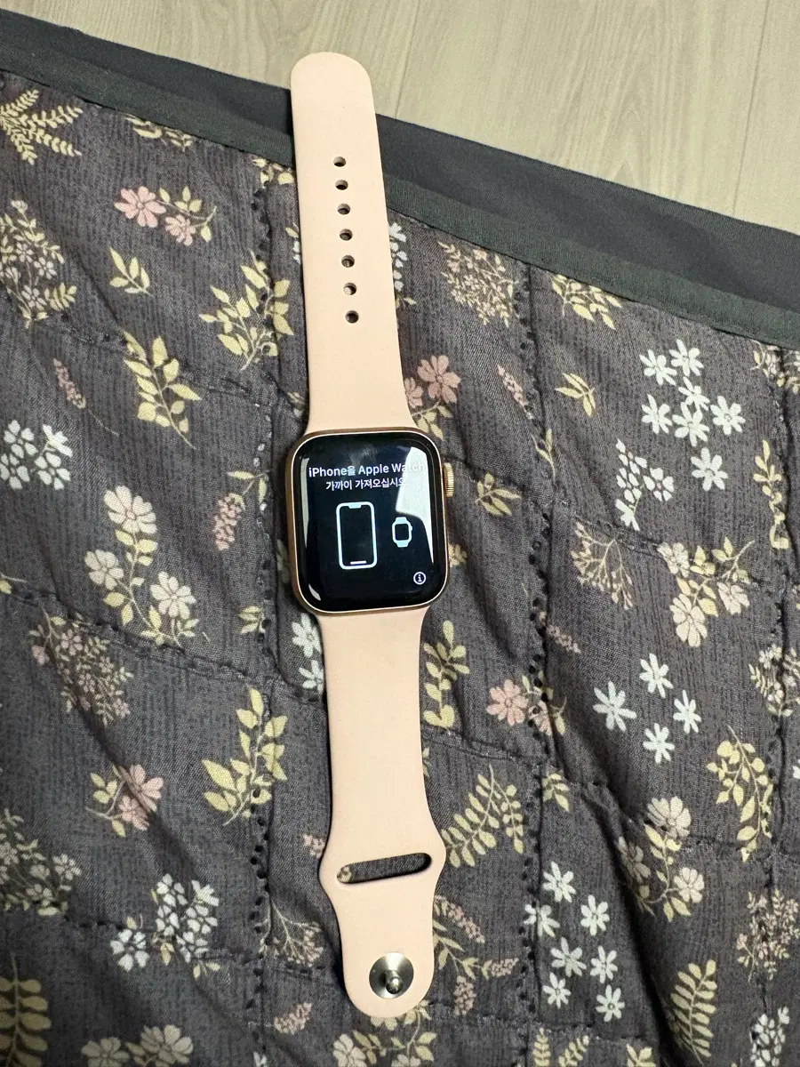 애플워치 se 40mm 골드 알루미늄 팝니다!