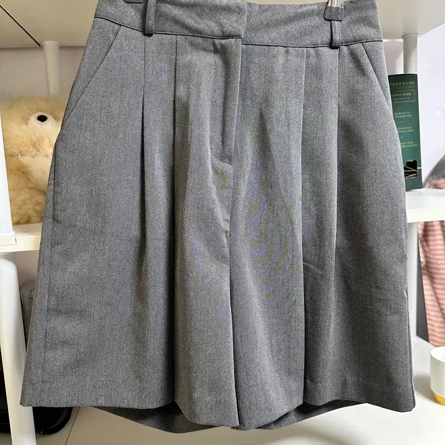 gray 핀턱 버뮤다 팬츠