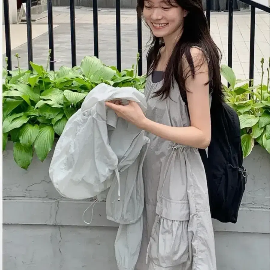 에잇세컨즈 화섬 셔링 민소매 원피스