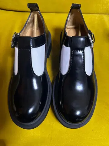 ZARA T 스트랩 플랫슈즈 24.5