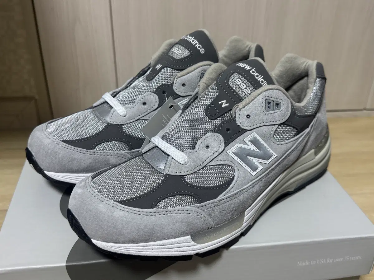 뉴발란스 992 그레이 U992GY
