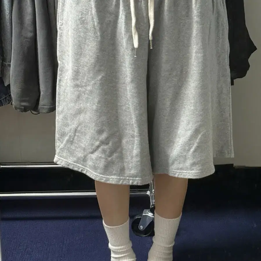 그레이 버뮤다 스웻팬츠