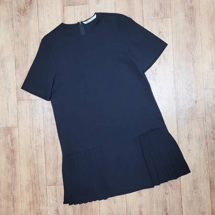 자라(ZARA) 사이드 플리츠원피스 55-66