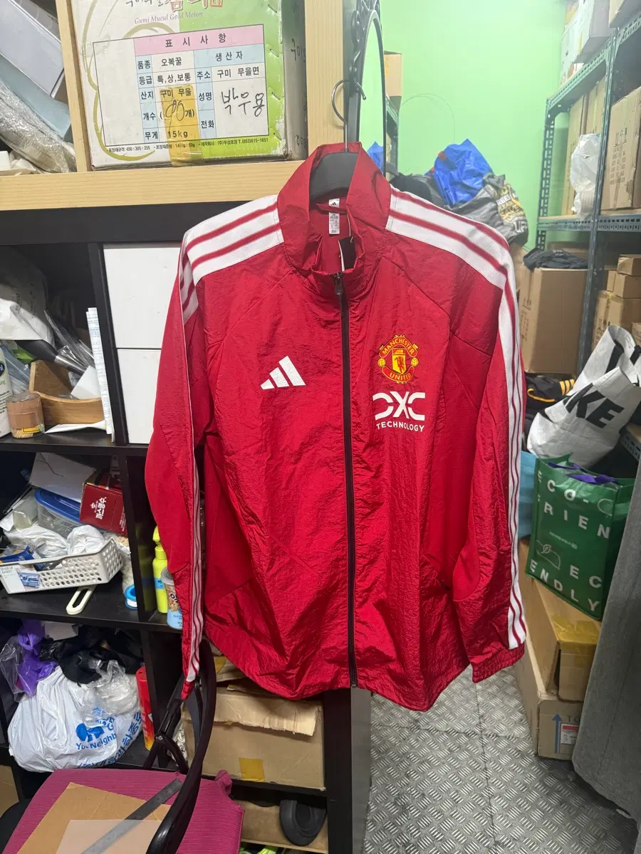 맨유 앤썸자켓 2xl 새상품 팝니다.