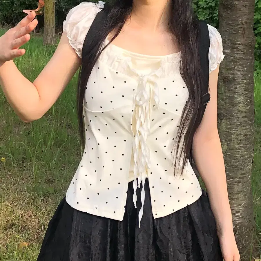 수잔 도트 레이어드 프릴 레이스 반팔 블라우스 / 일본 여행 무채색 빈티지 코디