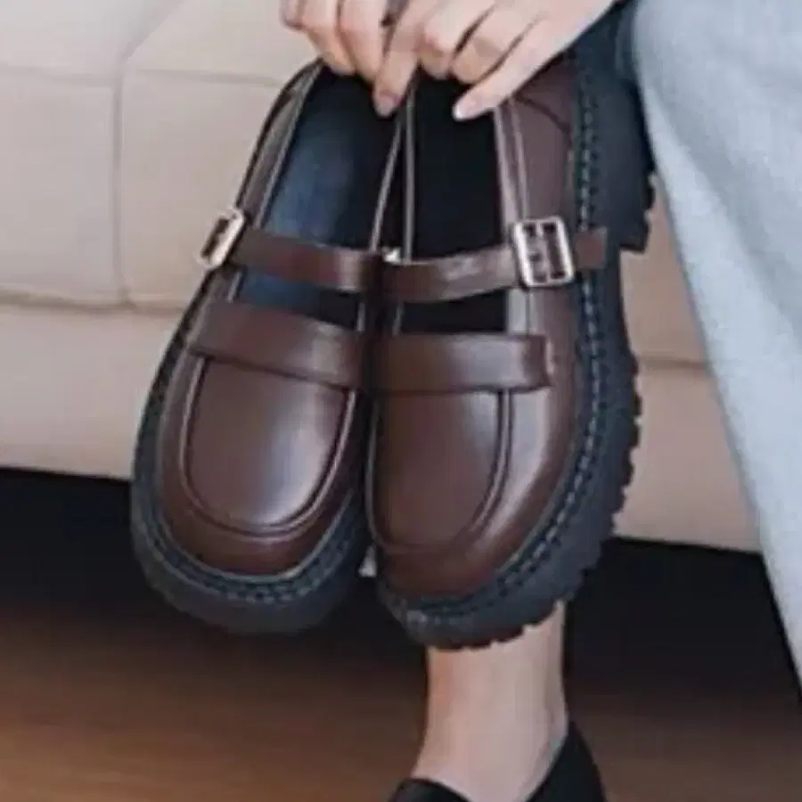 로퍼 굽 낮은 스트랩 슈즈 브라운
