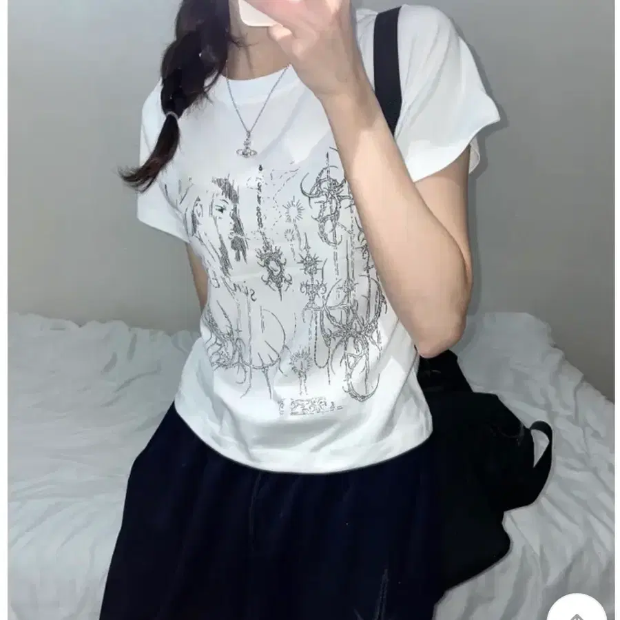 화이트 그래픽 반팔 티셔츠