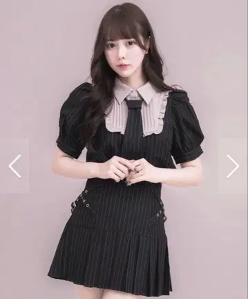 pium 넥타이 부착 스퀘어 프릴 상의 사이드 벨트 플리츠 미니 스커트
