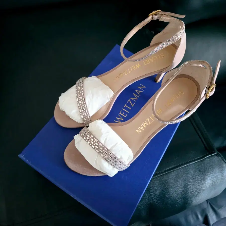 STUART WEITZMAN