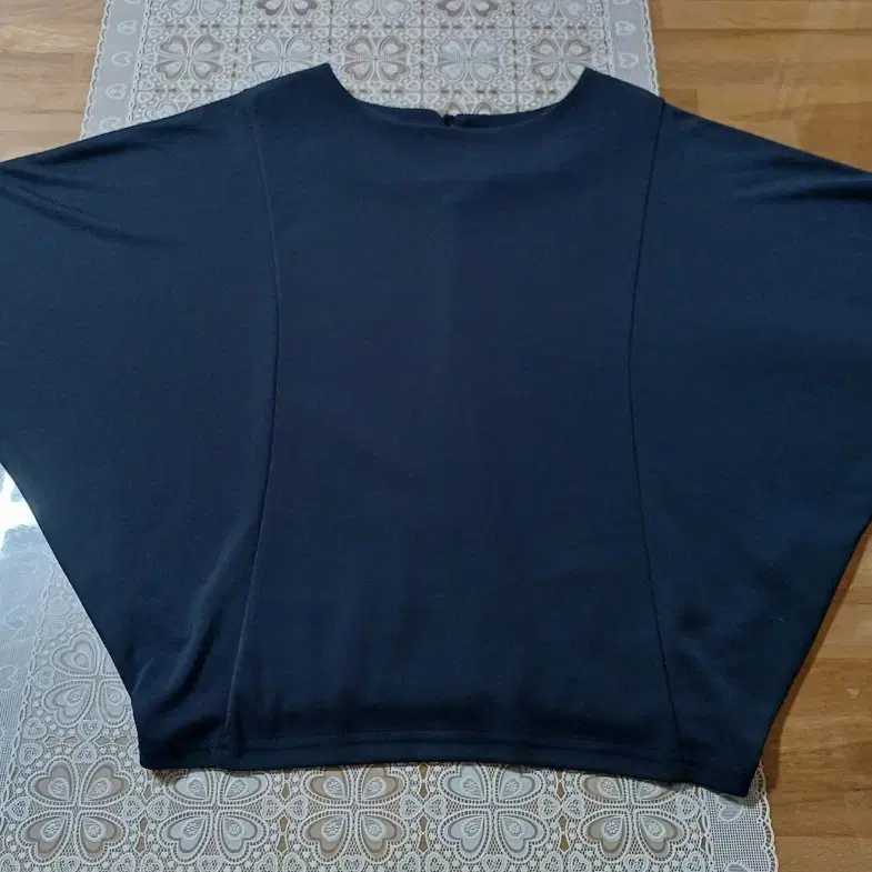 블랙 나비소매 긴팔 블라우스