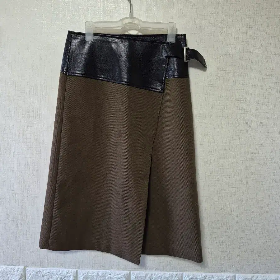 보브 가죽배색스커트