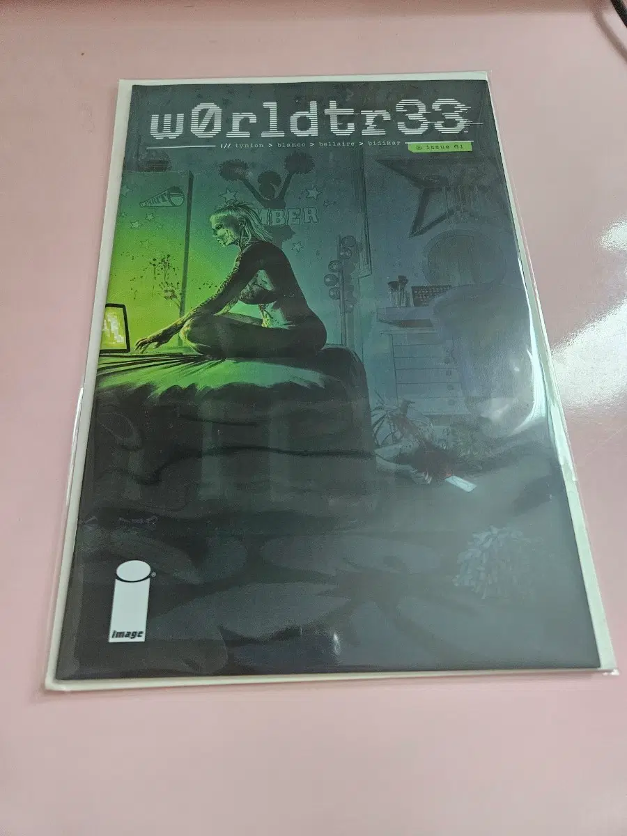 인디 / W / W0RLDTR33 #1