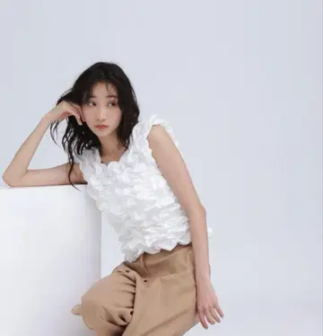 내추럴 뷰티 베이직 셔링 컴팩트 상의